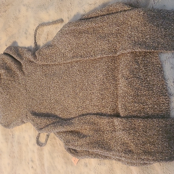 NWT !!! Sweater Hoodie - Picture 4 of 4